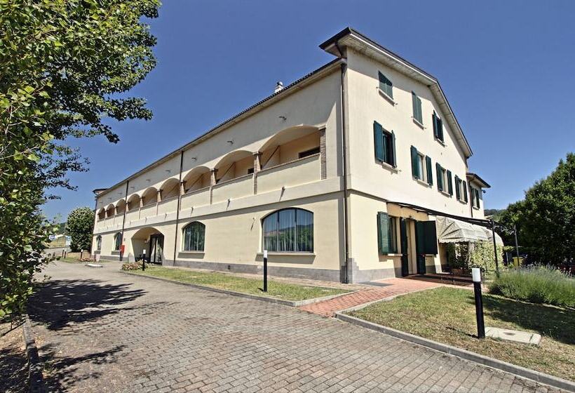 فندق Albergo Della Roccia