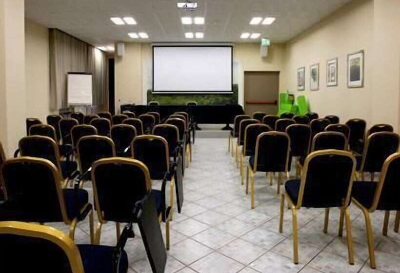 فندق Albergo Della Roccia