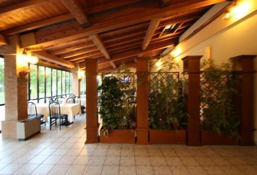 فندق Albergo Della Roccia