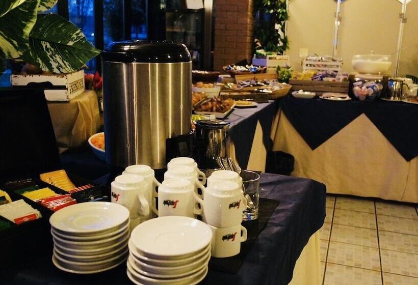 فندق Albergo Della Roccia