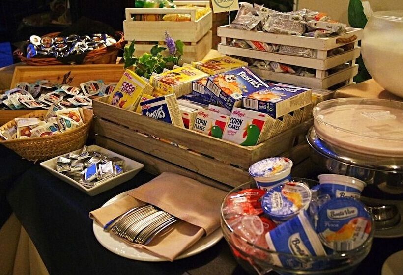 فندق Albergo Della Roccia