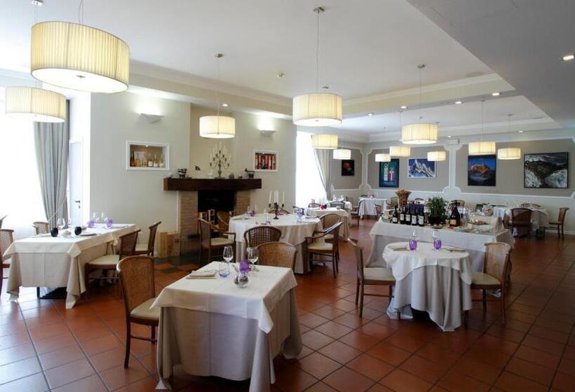 فندق Albergo Della Roccia