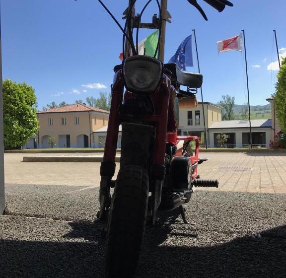 فندق Albergo Della Roccia