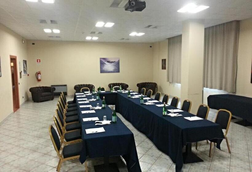 فندق Albergo Della Roccia