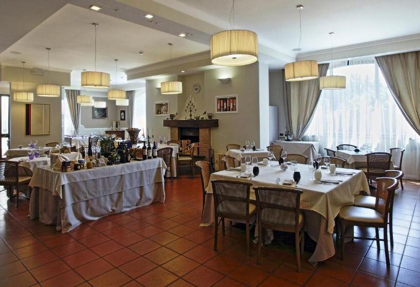 فندق Albergo Della Roccia