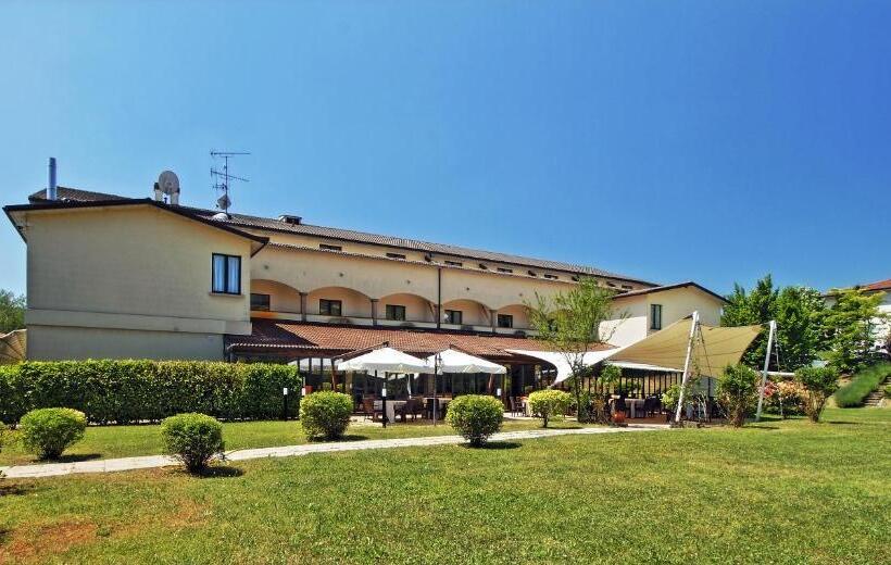 فندق Albergo Della Roccia