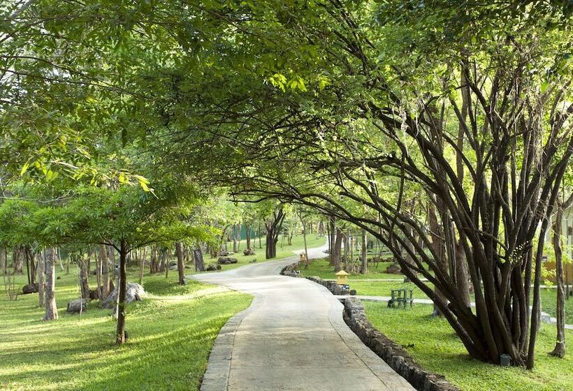 Отель Amaya Lake Dambulla