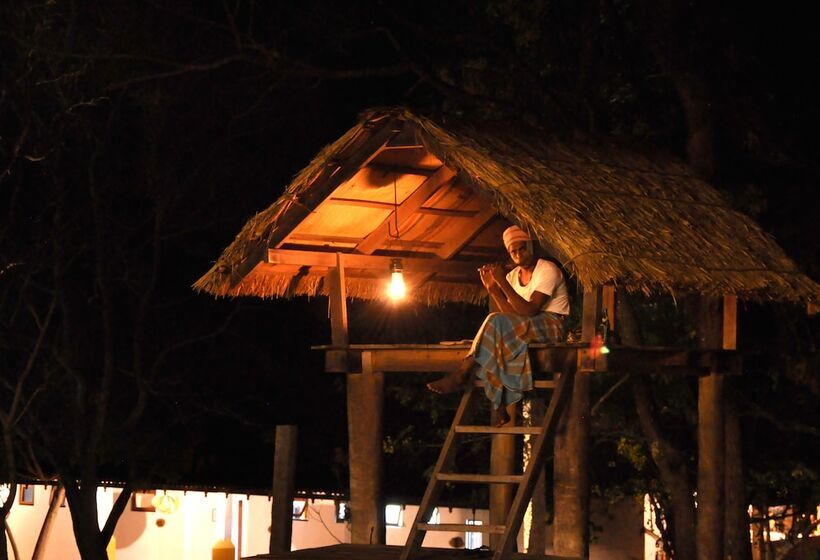 Отель Amaya Lake Dambulla