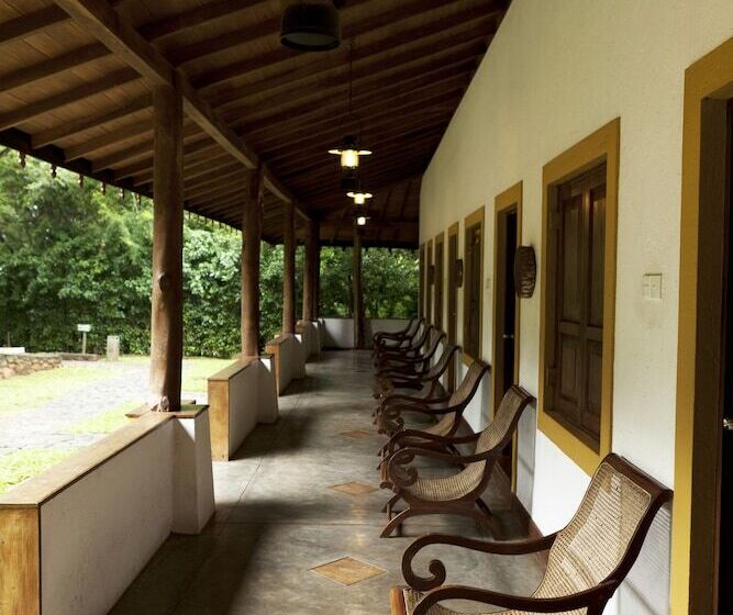 Отель Amaya Lake Dambulla