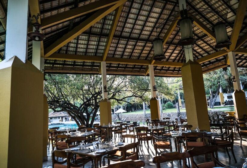 Отель Amaya Lake Dambulla