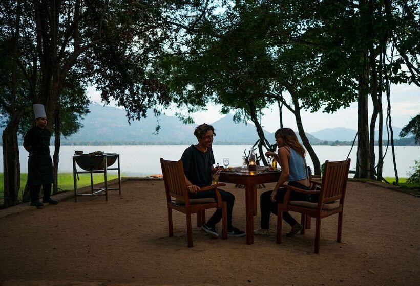 Отель Amaya Lake Dambulla