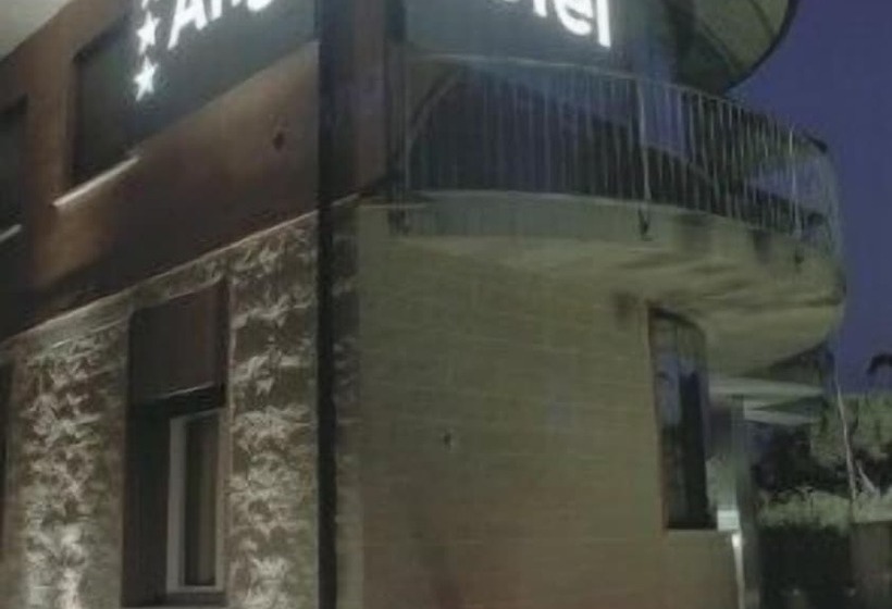 בית מלון כפרי Angi