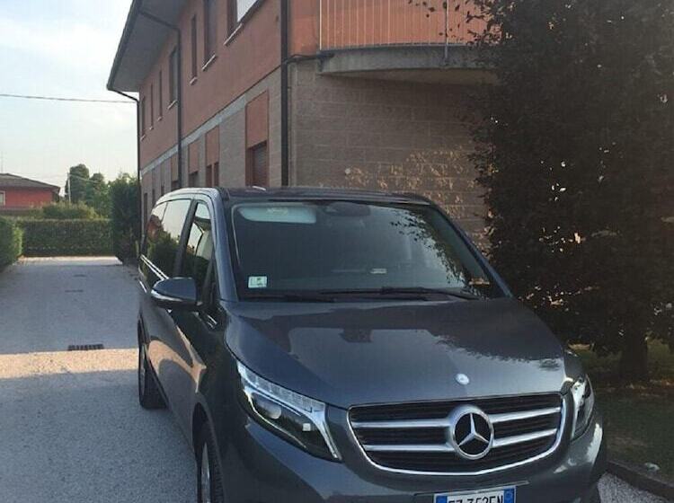 בית מלון כפרי Angi