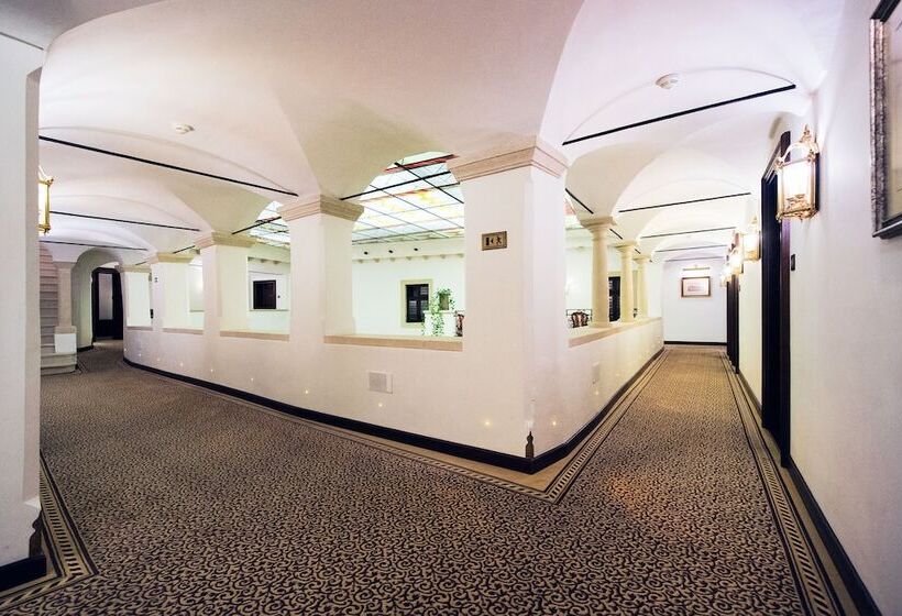 هتل Arcadia Boutique