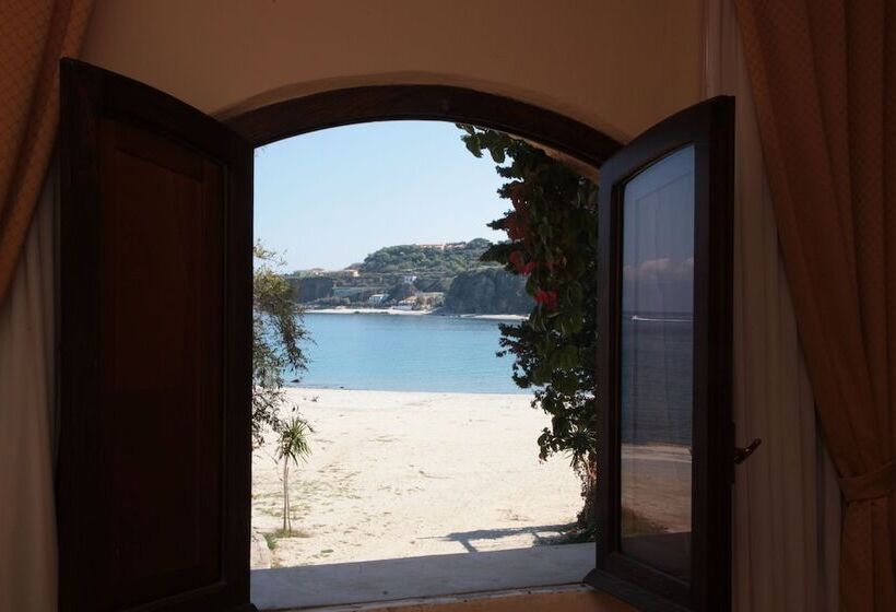 בית מלון כפרי Baia Delle Sirene Beach Resort