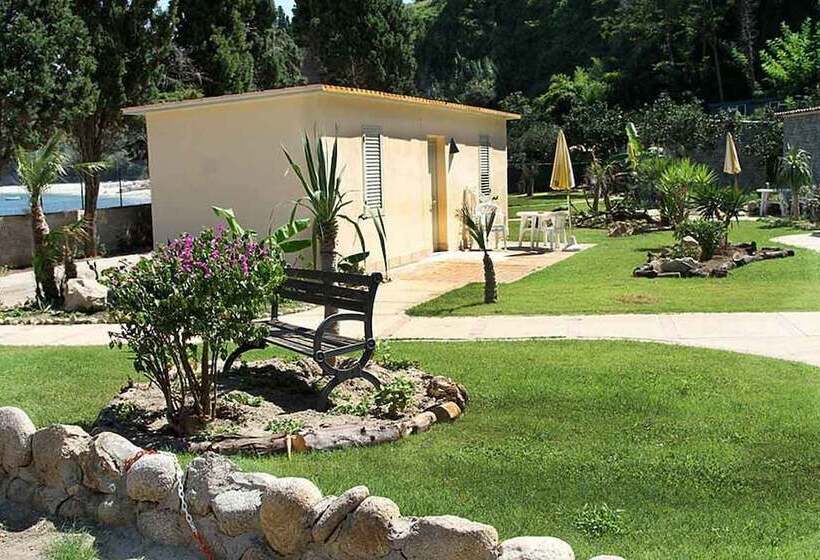 בית מלון כפרי Baia Delle Sirene Beach Resort