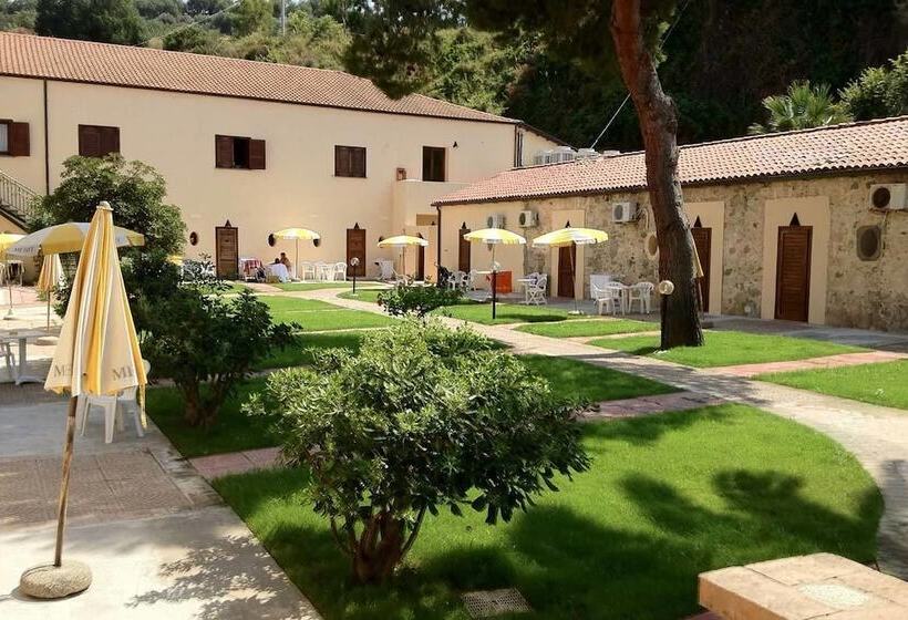 בית מלון כפרי Baia Delle Sirene Beach Resort