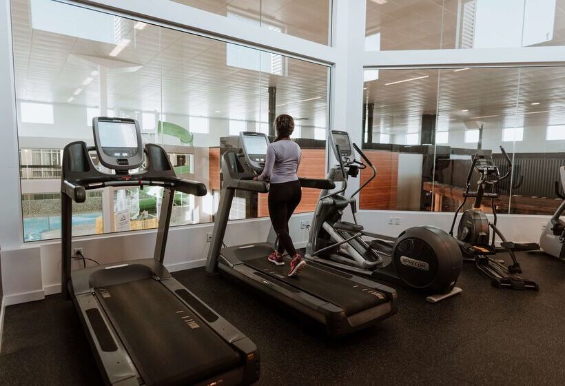 בית מלון כפרי Coast Nisku Inn & Conference Centre