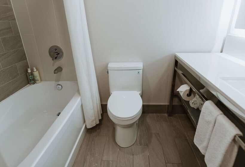 ホテル Coast Nisku Inn & Conference Centre