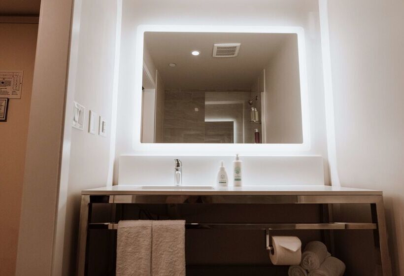 בית מלון כפרי Coast Nisku Inn & Conference Centre