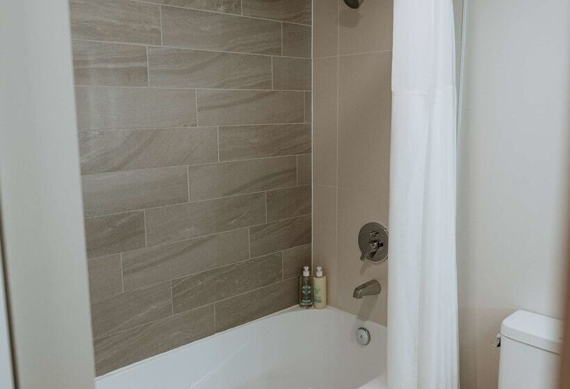 בית מלון כפרי Coast Nisku Inn & Conference Centre