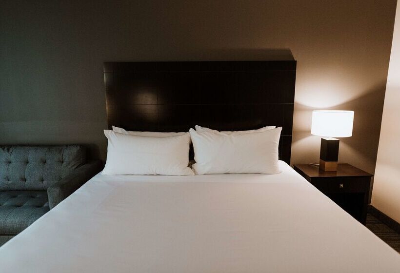 ホテル Coast Nisku Inn & Conference Centre