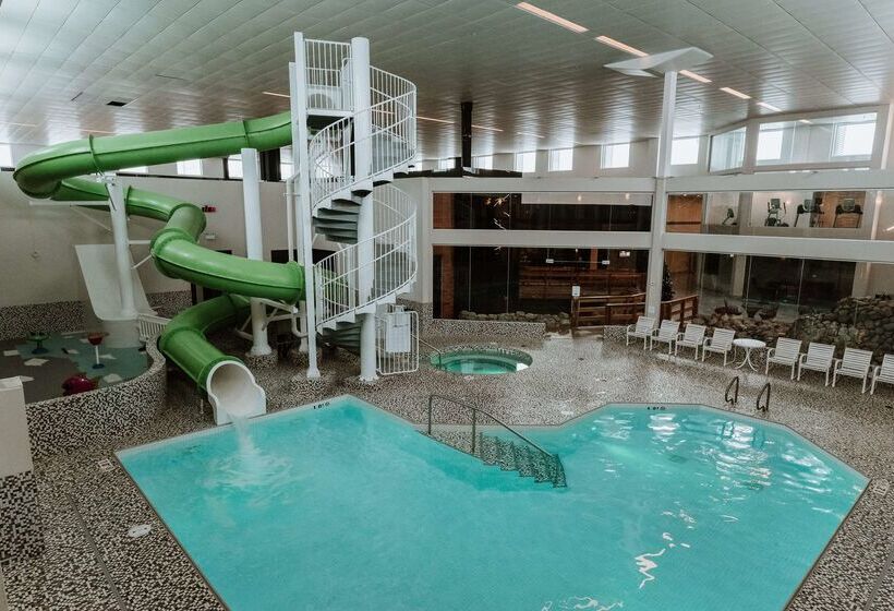 בית מלון כפרי Coast Nisku Inn & Conference Centre