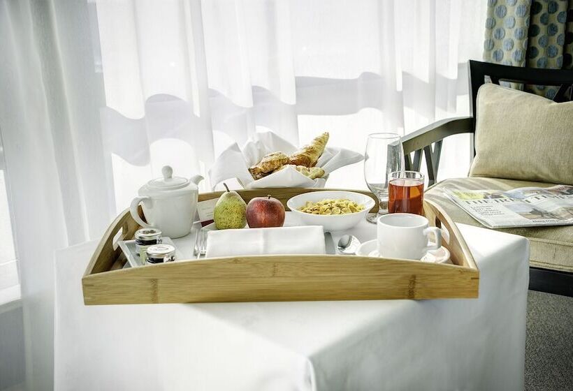 فندق Cork International