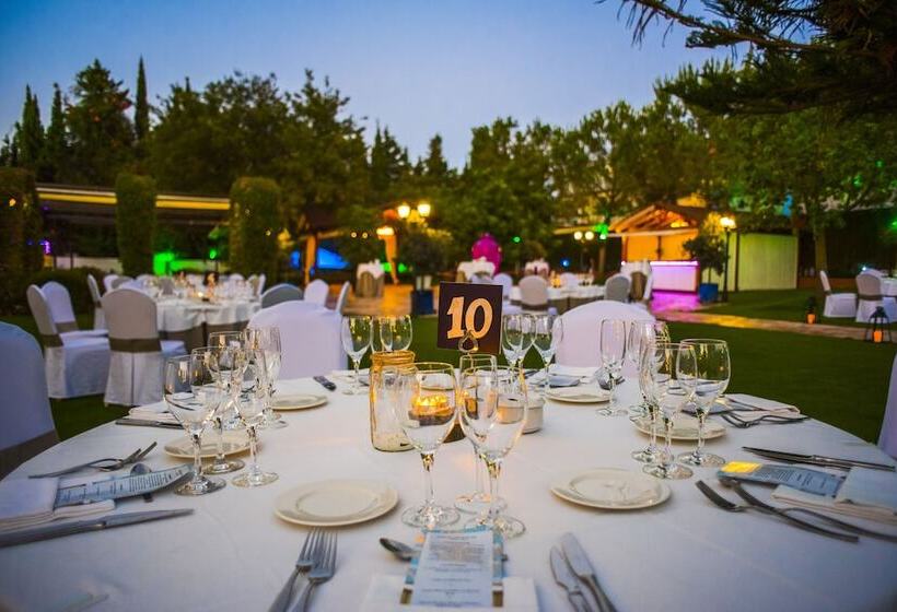 هتل Cortijo Chico Málaga Airport