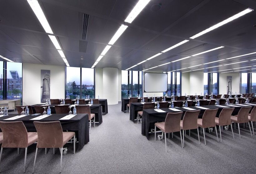 هتل Eurostars Madrid Tower