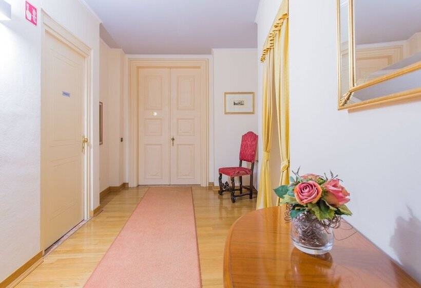 Grand Hotel Entourage   Palazzo Strassoldo