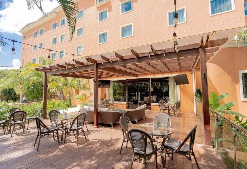 בית מלון כפרי Hodelpa Garden Court