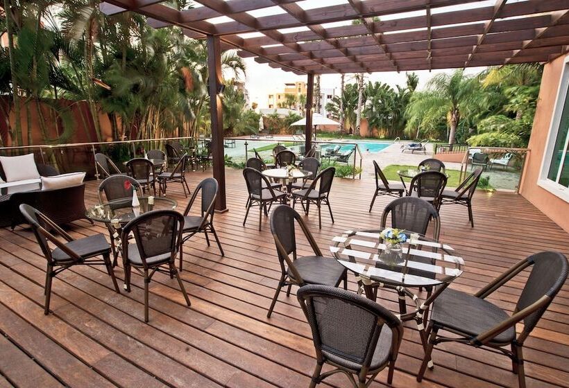 בית מלון כפרי Hodelpa Garden Court