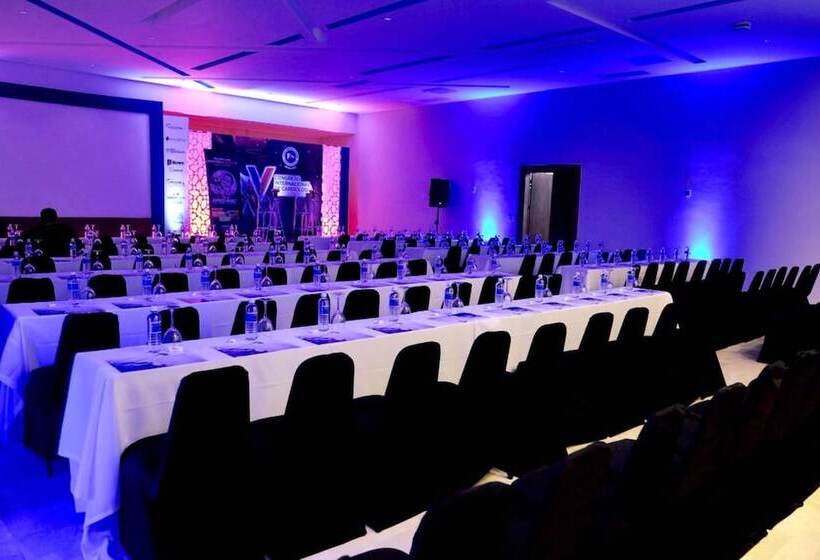 בית מלון כפרי Hodelpa Garden Court