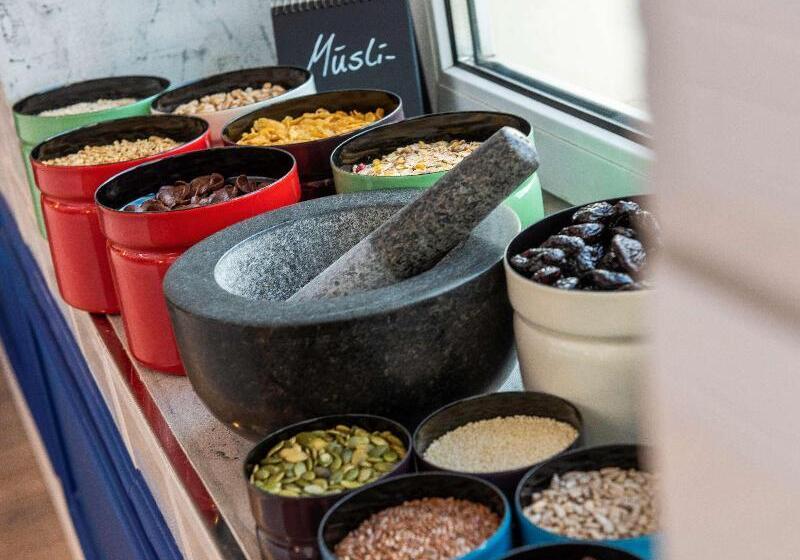 Отель Ibis Styles Dresden Neustadt