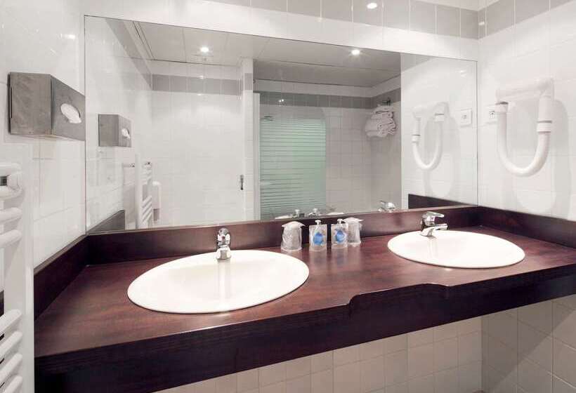 בית מלון כפרי Kyriad Tours   Joué Lès Tours