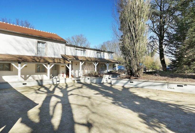 בית מלון כפרי Hob Le Cheval Blanc   Marne La Vallée