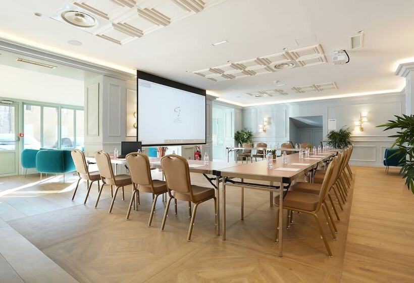 בית מלון כפרי Hob Le Cheval Blanc   Marne La Vallée