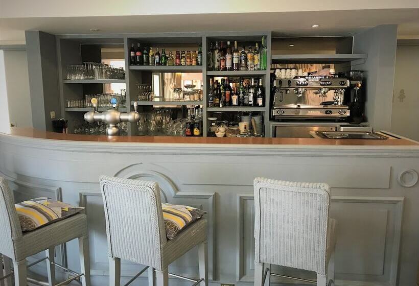 בית מלון כפרי Hob Le Cheval Blanc   Marne La Vallée