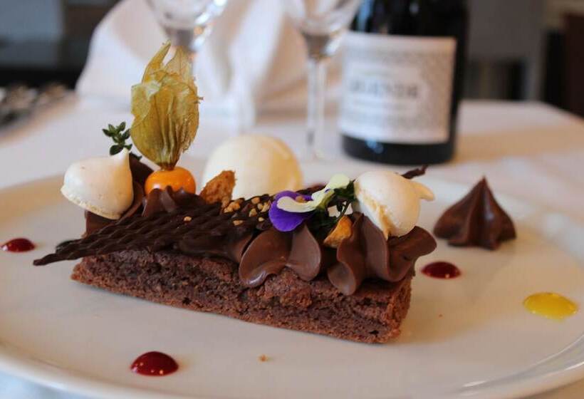 בית מלון כפרי Hob Le Cheval Blanc   Marne La Vallée