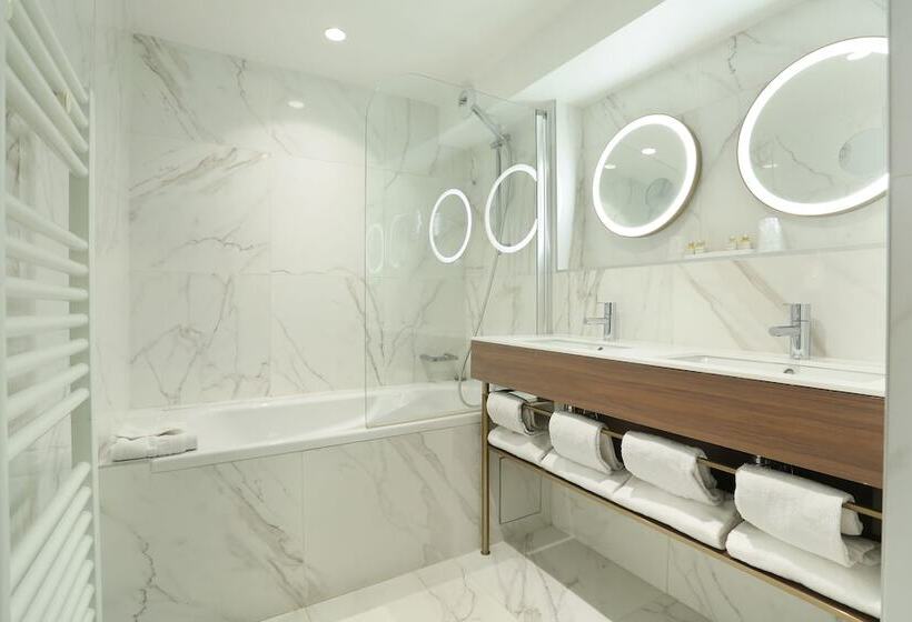 בית מלון כפרי Hob Le Cheval Blanc   Marne La Vallée