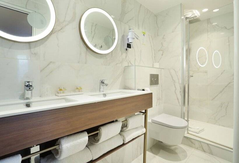 בית מלון כפרי Hob Le Cheval Blanc   Marne La Vallée