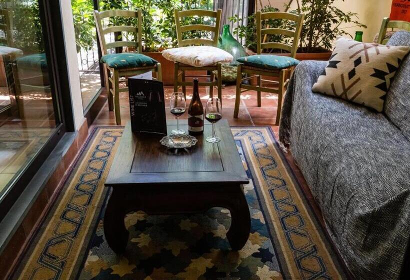 בית מלון כפרי Milomax