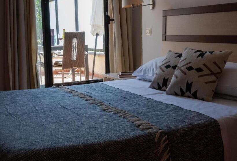 בית מלון כפרי Milomax