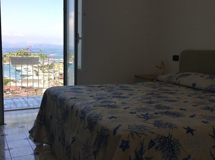 בית מלון כפרי Pithaecusa