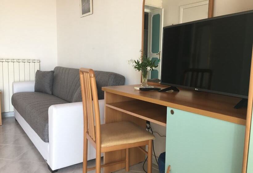 בית מלון כפרי Pithaecusa