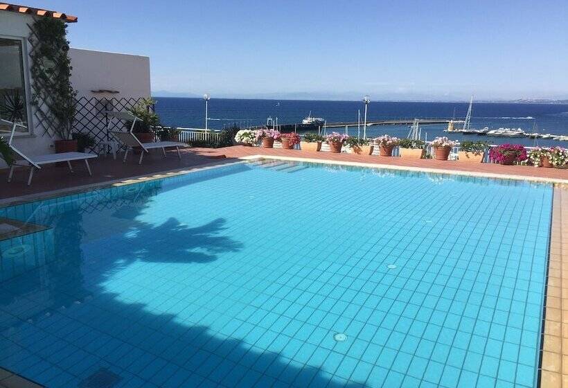 בית מלון כפרי Pithaecusa