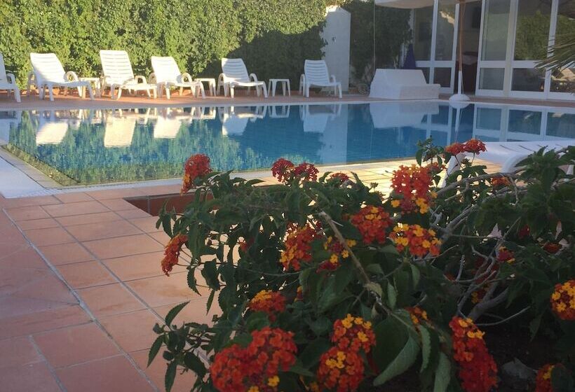 בית מלון כפרי Pithaecusa