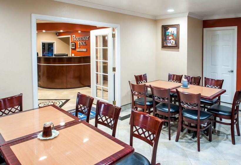 בית מלון כפרי Rodeway Inn San Diego Near Sdsu