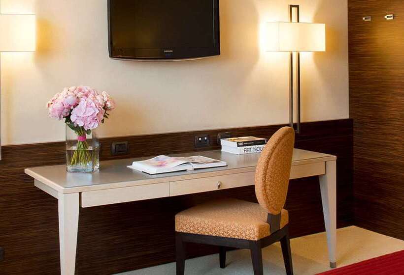 Starhotels Grand Milan